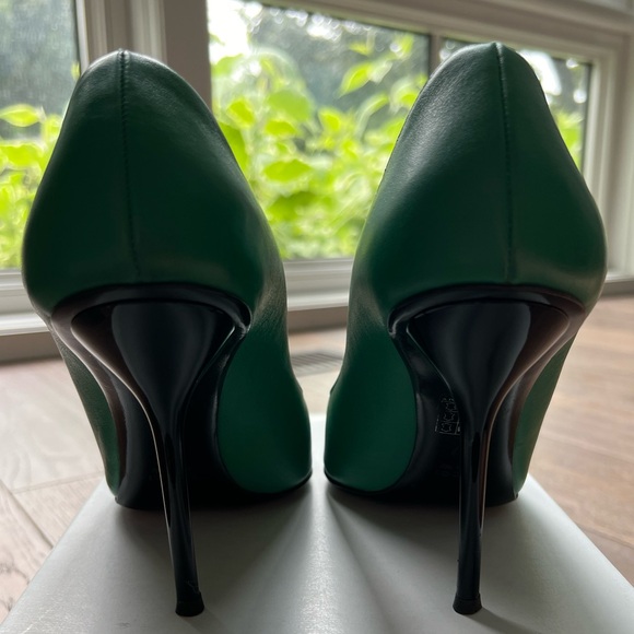 Authentic Gucci genuine leather peep toe heels - Picture 3 of 7